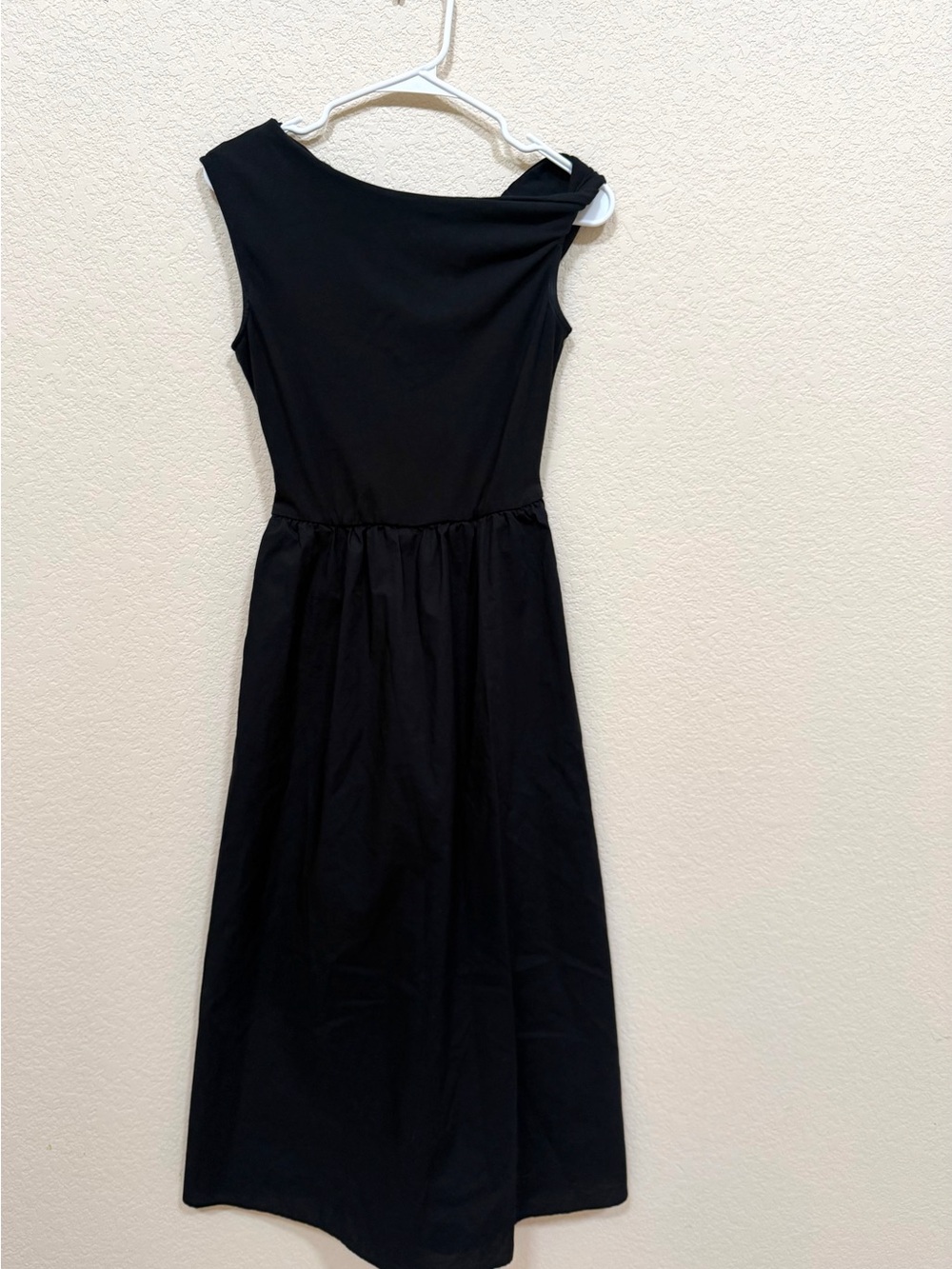 GAP Black Asymmetrical-Shoulder Midi Dress
